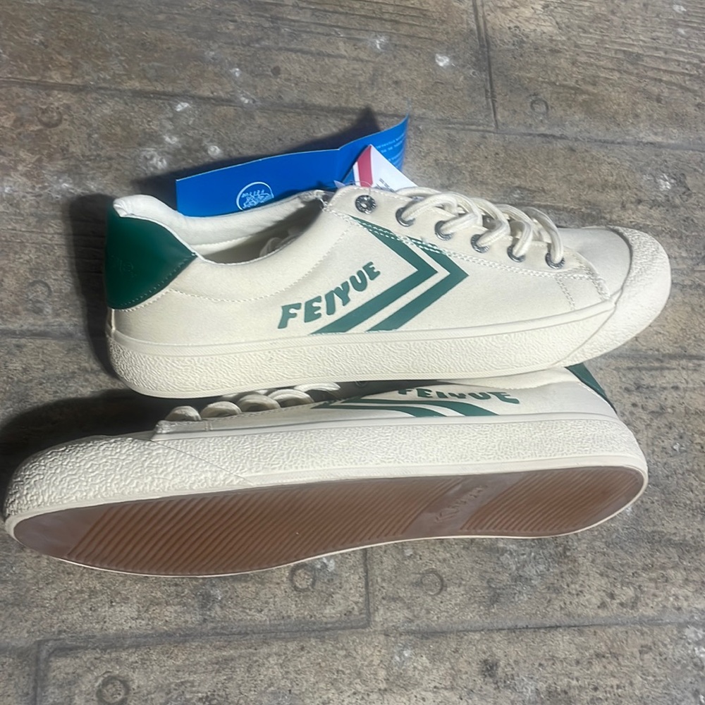 NWT FEIYUE Sneakers! Men’s 11